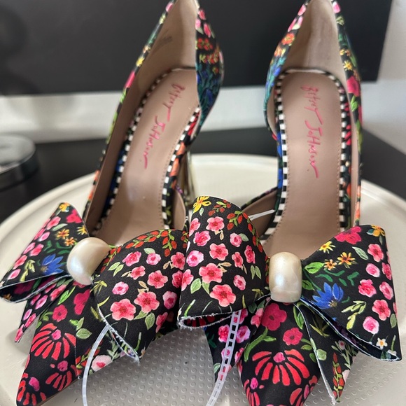 🆕Betsey Johnson KYLIEE Floral Pointed Pumps - Picture 4 of 13